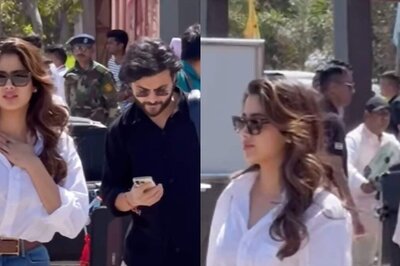 Janhvi Kapoor Leaves Jamnagar With Rumoured BF Shikhar Pahariya In Tow, Video Goes Viral | Watch