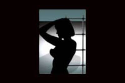  Woman forced to remove nipple rings at LA airport