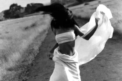 When Malaika Arora Recreated 'Run Lola Run' in White Sari