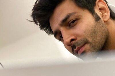 Kartik Aaryan Treats Fans To Stunning Selfie from Flight As He Leaves To Attend FIFA Finals; See Pic