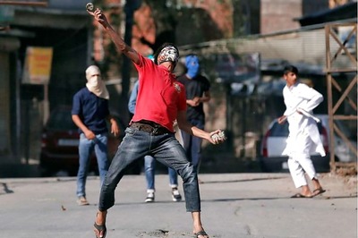 UP Youths 'Steal' from Employer in Kashmir, Cook Up 'Stone-Pelting' Story to Evade Arrest
