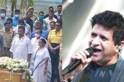 Mamata Banerjee Pays Last Respects to KK; Babul Supriyo, Firhad Hakim at Rabindra Sadan for Gun Salute