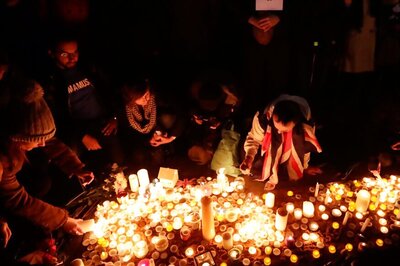 Crowd Honours London Attack Victims at Candlelit Vigil