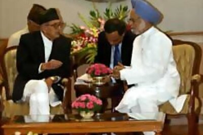 India offers aid to rebuild Nepal