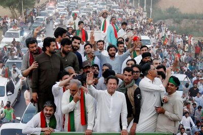 Pakistan Army on the Roads as Imran Khan’s ‘Azadi March’ Enters Islamabad, Shelling & Clashes Reported