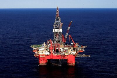 Oil Prices Fall as Russia Floats Gradual Production Increase