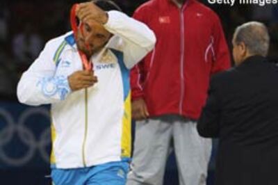 Protesting Swedish wrestler stripped of bronze