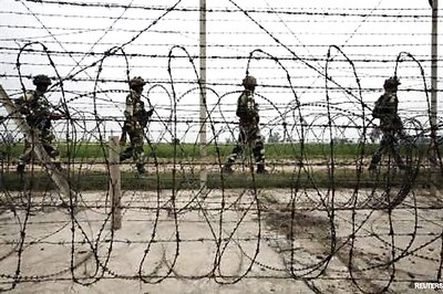 Army, border guards to address mobile signal spillover from Pakistan