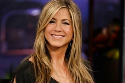 Jennifer Aniston Credits Father For Her Flawless Skin