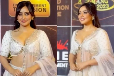 Sexy! Neha Sharma Flaunts Ample Cleavage in a Fitted Ivory Blouse, Hot Video Goes Viral