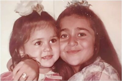 This Throwback Pic of Kareena and Karisma Kapoor is Pure Gold