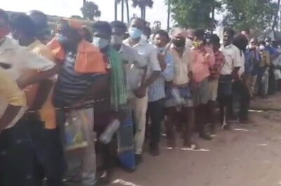 Hundreds, Including Covid Suspects, Queue Up at Andhra Village for 'Ayurvedic' Treatment of Virus