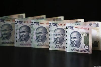 Rupee ends at 62.46 vs US dollar, down 14 paise