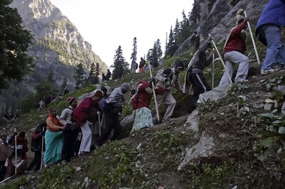 Kejriwal Govt Plans Free Pilgrimage For Senior Citizens and Youth, Wins Praise from Hindu Mahasabha