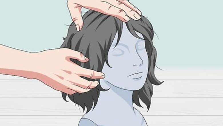 How to Straighten a Frizzy Wig