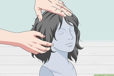 How to Straighten a Frizzy Wig