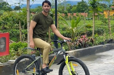 Shaheer Sheikh Loves Cycling Around on Kuch Rang Pyar Ke Aise Bhi 3 Sets Between Shots