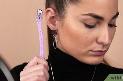 How to Shape Your Eyebrows with a Razor