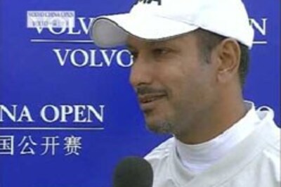 Jeev trails, Appleby goes clear on top