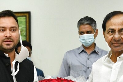 RJD Leader Tejaswi Yadav Meets Telangana CM KCR, Sparks Speculation of Third Front against BJP