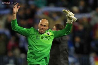Goalkeeper Willy Caballero signs with Manchester City