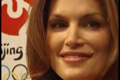 Cindy Crawford visits Beijng to cheer US team