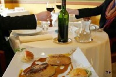 Eating out may encourage binging