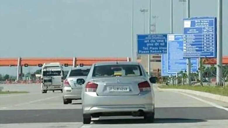 5 Killed in Accident on Agra-Lucknow Expressway after Bus Carrying Labourers from Bihar Rams Into Car