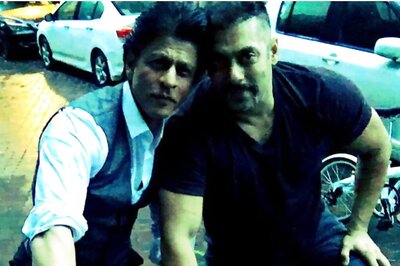Salman Khan's Shoutout to Shah Rukh Khan While Cycling Past Mannat Goes Viral | Watch Video
