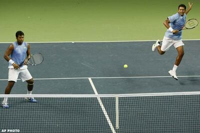 CWG tennis: Lee-Hesh cruise to quarters