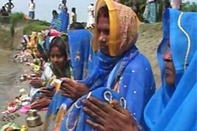 Chennai: Deity in Peepul tree?