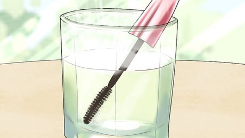 How to Fix Clumpy Mascara