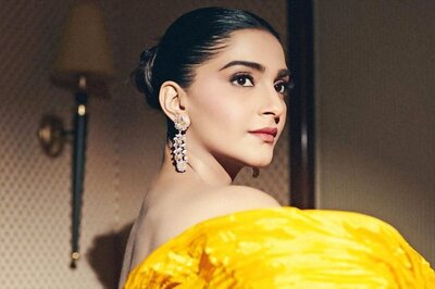 Sonam Kapoor Rants About 'Construction, Digging, Pollution' In Mumbai, Twitter Brutally Trolls Her