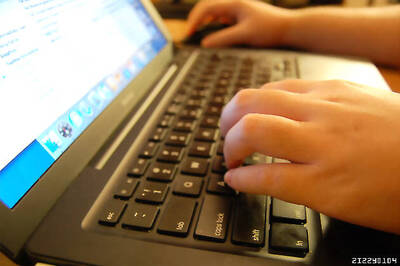 Internet tapping aimed at non-Americans, says Official