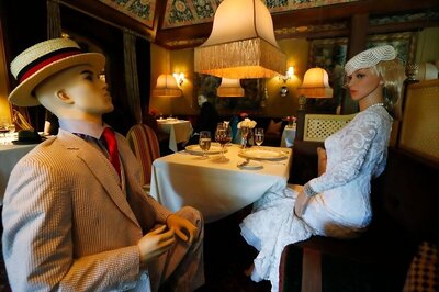 Double Duty: Mannequins in Canada Restaurant Ensure Social Distancing, Showcase Latest Fashion