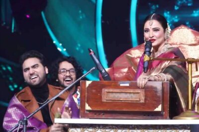 Rekha Gives 'Shagun' to Mohd Danish on Indian Idol 12 After Being Moved By His Performance