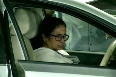 Mamata's Injury: No Mention of 'Four-Five' Attackers in West Bengal Govt's Report to EC